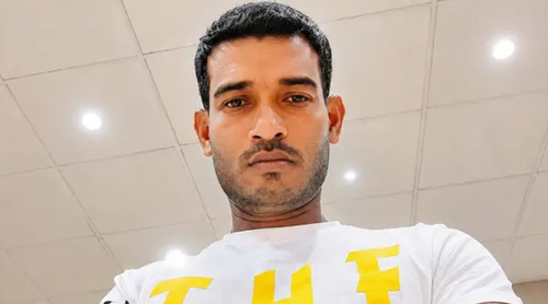 বিমানে মায়ের মৃত্যু, মরদেহ ওমানে রেখে চট্টগ্রামে ফিরলেন ছেলে