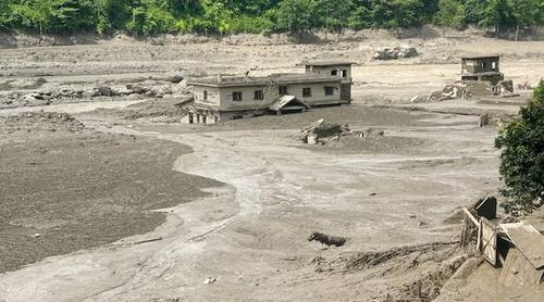 ভূমিকম্প নয়, হিমবাহ ধস ও ভূমিধসেই নেপালে ভয়াবহ বন্যা