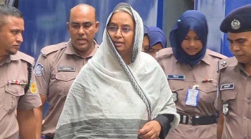 জামিন চাই না, বাসায় যাওয়ার তাড়া নেই: ট্রাইব্যুনালে দীপু মনি