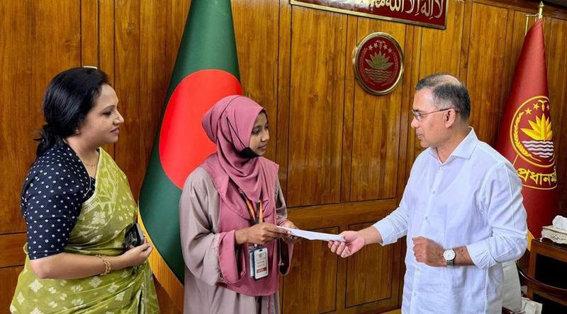 প্রধানমন্ত্রীর সহায়তায় চীনে মেডিকেলে পড়ার স্বপ্ন পূরণ নাটোরের ফাতেমার