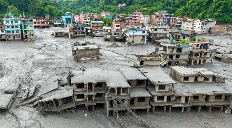 কাদার নিচে মিলছে মরদেহ, নেপালে বন্যায় প্রাণহানি বেড়ে প্রায় ৪০০