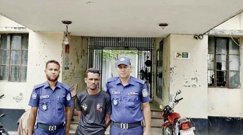 মেয়েকে ধর্ষণের অভিযোগে বাবা গ্রেপ্তার