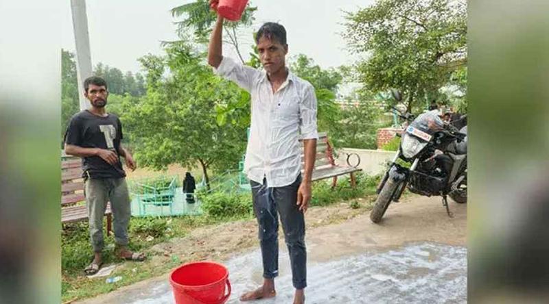 ‘বেইমানকে’ ভালোবেসে ব্যর্থ, দুধ দিয়ে গোসল করে ভালোর পথে যুবক