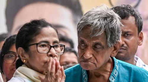মমতা ব্যানার্জির বিরুদ্ধে হাইকোর্টের নির্দেশ লঙ্ঘনের অভিযোগ