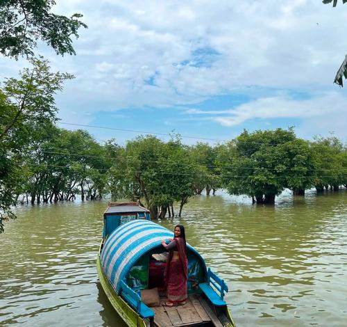 যে ঘরটায় আছি তার জানালা খুললেই থই থই পানি: রুনা খান