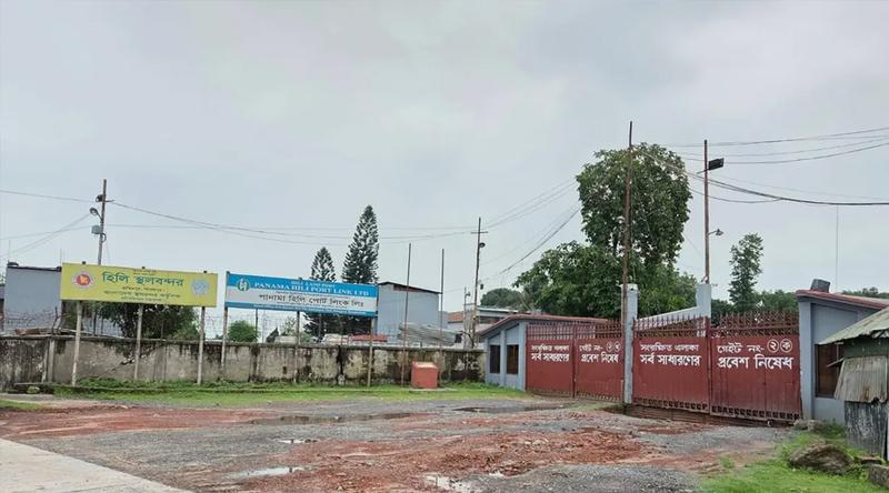 অনির্দিষ্টকালের জন্য বন্ধ হিলি স্থলবন্দরের আমদানি-রপ্তানি