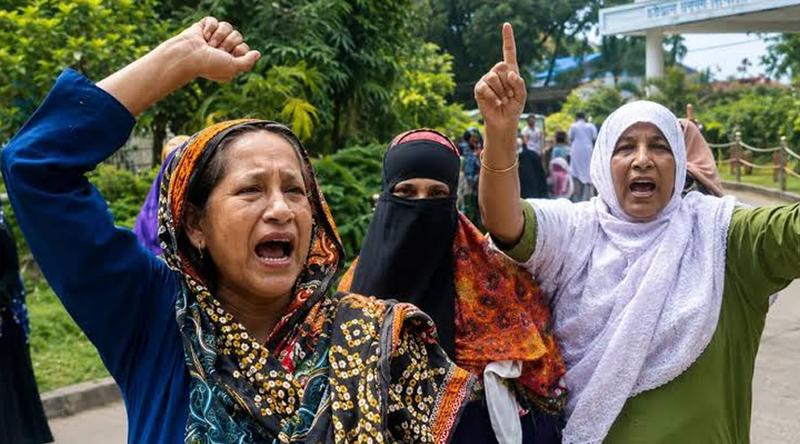টঙ্গীতে থানার অভ্যন্তরে ‘জয় বাংলা, জয় বঙ্গবন্ধু’ স্লোগান