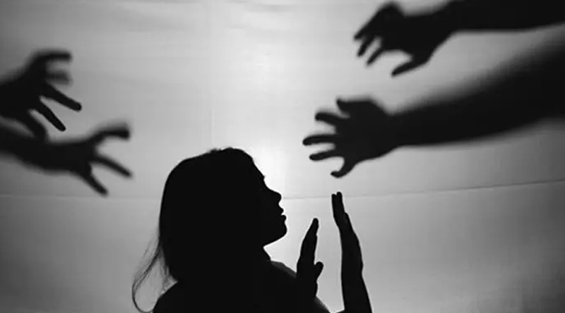 কুমিল্লার লালমাই পাহাড়ে প্রেমিকাকে বেড়াতে নিয়ে গিয়ে ৪ বন্ধু মিলে রাতভর ধর্ষণ