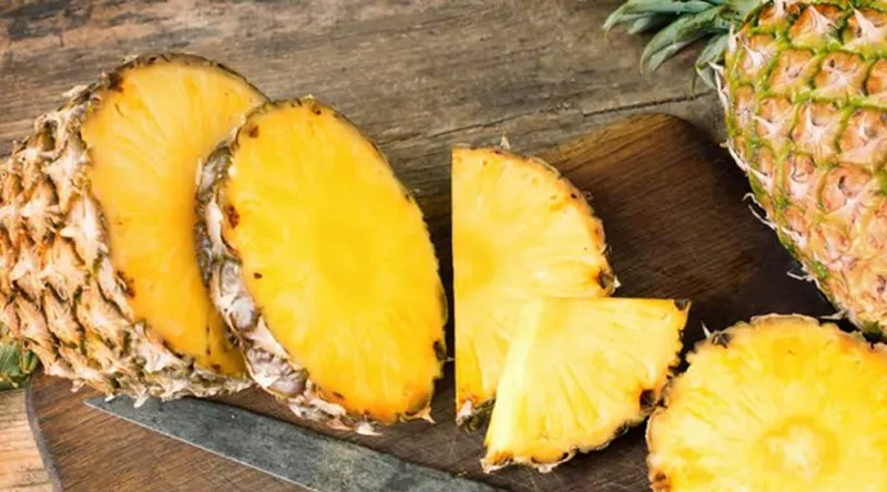 খালি পেটে আনারস খেলে কী হয়?