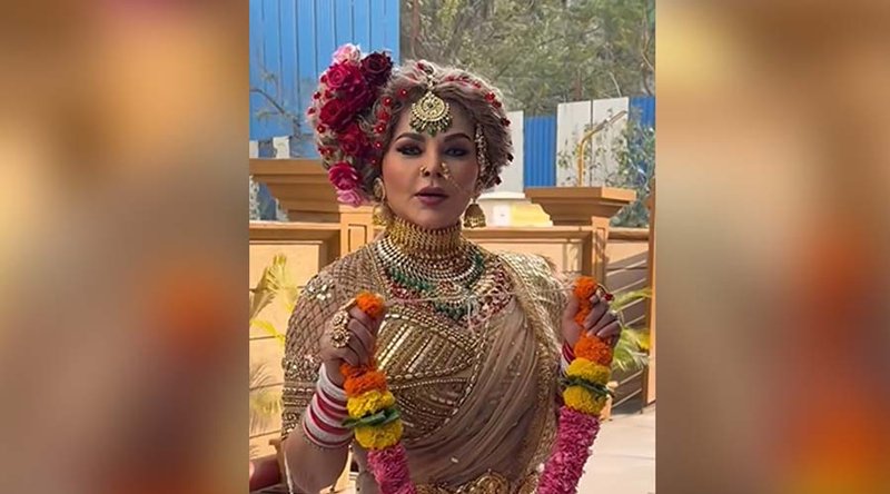 ফুলের হার হাতে নিয়ে হেরে গেছি: রাখি সাওয়ান্ত