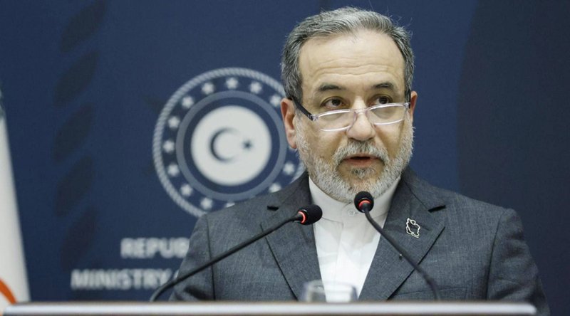 ওয়াশিংটন হামলা চালালে মধ্যপ্রাচ্যে মার্কিন ঘাঁটিতে হামলার হুমকি আরাঘচির