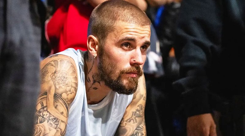 ‘গ্র্যামি অ্যাওয়ার্ডস’-এর মঞ্চে হাফপ্যান্ট পরে জাস্টিন বিবার