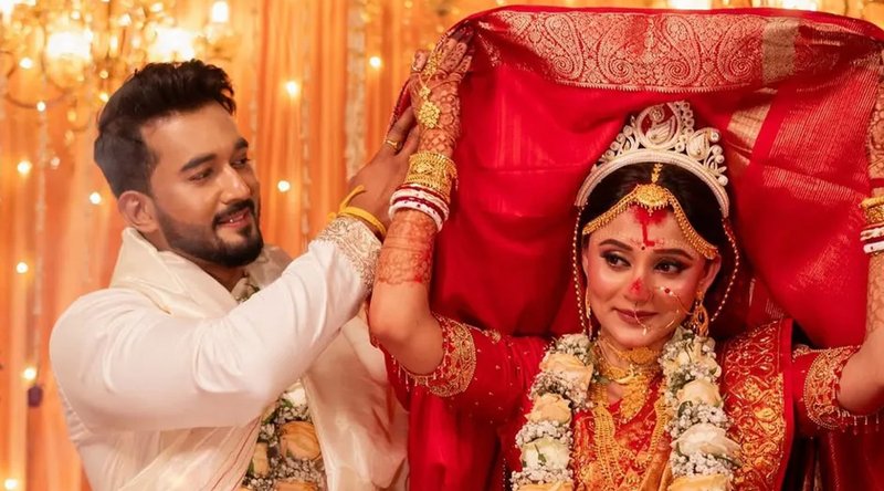 বৌভাতে ‘তুই’ থেকে ‘তুমি’, প্রিয়াঙ্কার মিষ্টি অস্বস্তিতে উত্তাল নেটদুনিয়া