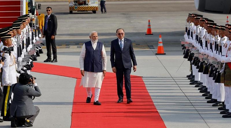 মালয়েশিয়ায় নরেন্দ্র মোদিকে দেওয়া হলো লাল গালিচা সংবর্ধনা