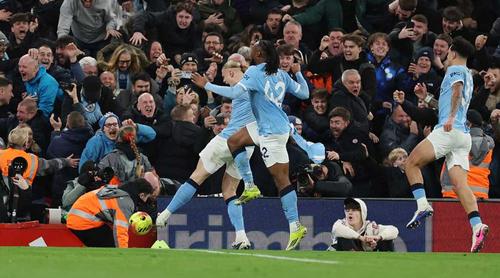 রোমাঞ্চকর ম্যাচে অ্যানফিল্ডে লিভারপুলকে ২-১ গোলে হারাল সিটি