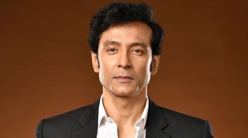 অভিনয় থেকে শতহাত দূরে, তবুও অভিনেতা জামাই মানবেন টোটা?