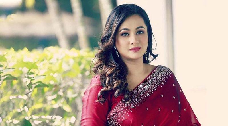 সৌদি বিমানবন্দরে  অভিনেত্রী পূর্ণিমাকে দেখে তরুণের কাণ্ড!