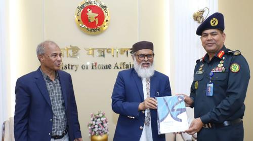 কারা অধিদপ্তরকে ১৩ হাজার ধর্মীয় বই উপহার দিচ্ছে ধর্ম মন্ত্রণালয়: স্বরাষ্ট্র উপদেষ্টা