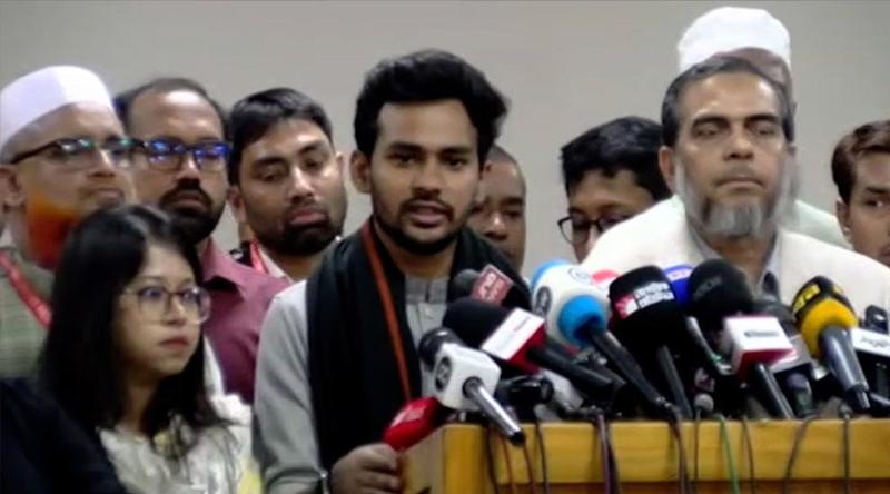 একটি দলের প্রার্থীকে শোকজ করলে ওই অফিসার বদলি হয়ে যাচ্ছেন: আসিফ মাহমুদ