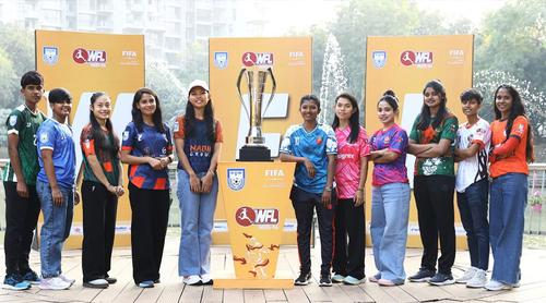 শেষ দিকে এসে নারী লিগের ট্রফি উন্মোচন করল বাফুফে