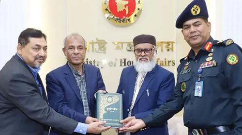কারাগারে বন্দিদের জীবন বদলে দিতে ধর্ম মন্ত্রণালয়ের ১৩ হাজার বই উপহার