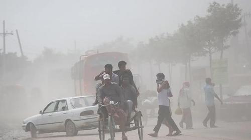 আজ বায়ুদূষণে শীর্ষে ঢাকা