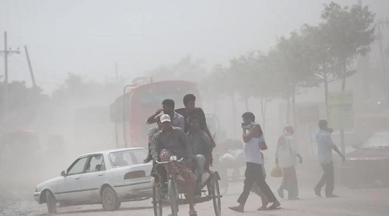 আজ বায়ুদূষণে শীর্ষে ঢাকা