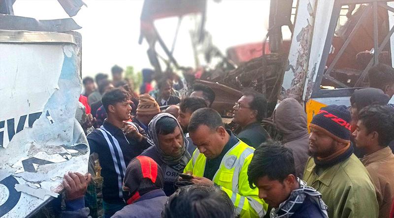 পাবনায় ২ বাসের সংঘর্ষে নিহতের সংখ্যা বেড়ে ৪, আহত অর্ধশত