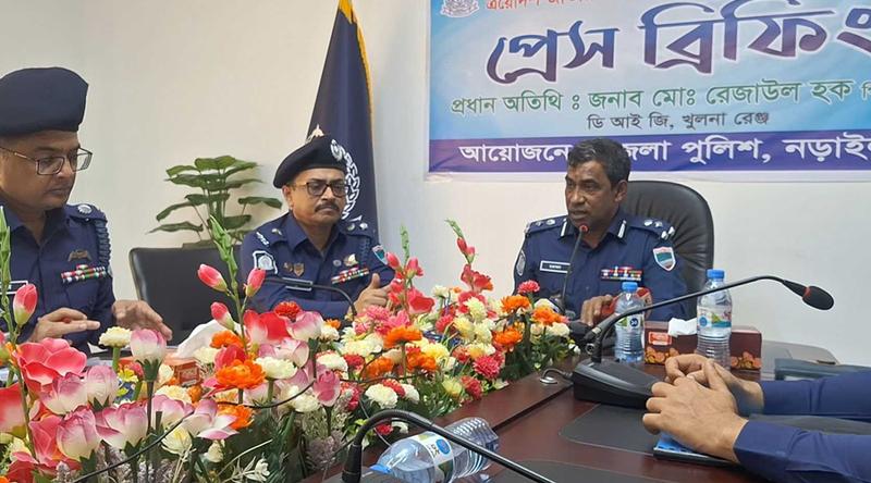 কেন্দ্র দখল করে ভোট দেবেন, এটা ভুলে যান: ডিআইজি রেজাউল হক