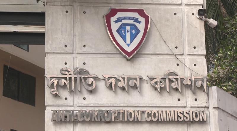 আ. লীগ নেতার স্ত্রীর বিরুদ্ধে দুদকের মামলা