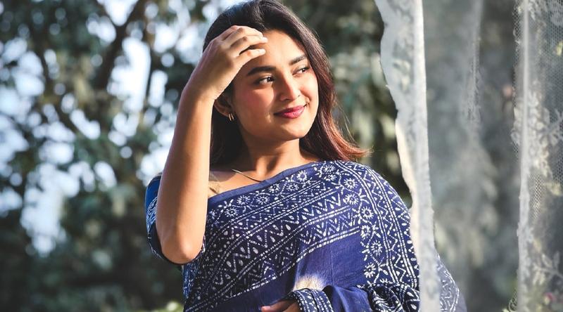 জনপ্রিয় জুটির সাথে কাজ, উচ্ছ্বসিত তটিনী