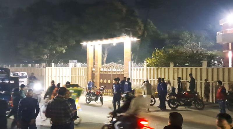 গোপালগঞ্জে জেলা প্রশাসকের বাসভবনের সামনে ককটেল বিস্ফোরণ