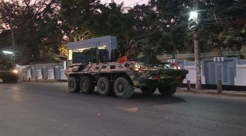 মাদারীপুরে পৌঁছেছে ব্যালটসহ নির্বাচনী সরঞ্জাম, নিরাপত্তা জোরদার আইনশৃঙ্খলা বাহিনীর