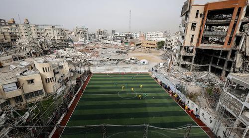 গাজায় ধ্বংসস্তূপের মাঝেই মাঠে গড়াল ফুটবল