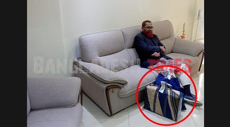 ঠাকুরগাঁও জেলা জামায়াত আমিরের থেকে  উদ্ধারকৃত টাকা মেশিনে চলছে গণনা