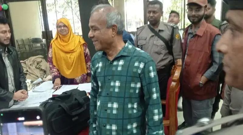 ভোটকেন্দ্রে ব্যালট ছিনতাই, জাল ভোট হলে কঠোর পদক্ষেপের হুঁশিয়ারি  স্বরাষ্ট্র উপদেষ্টার