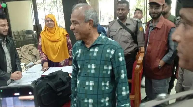 স্বরাষ্ট্র উপদেষ্টার পুলিশ হেডকোয়ার্টার্সের অপারেশন কন্ট্রোল রুম পরিদর্শন