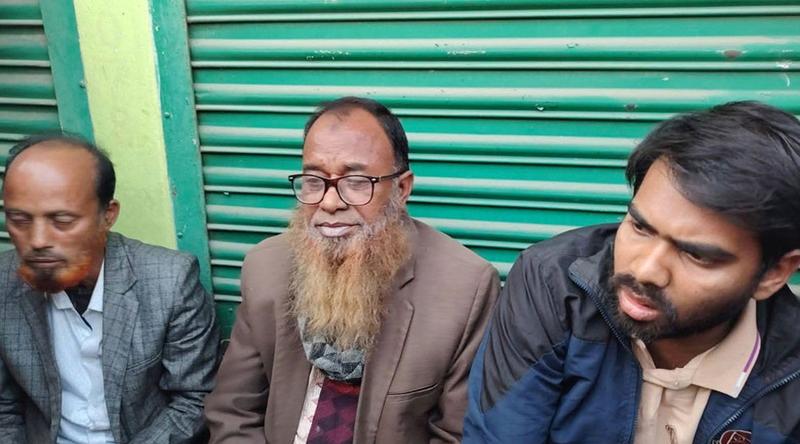 ভোটারদের টাকা বিতরণের সময় স্থানীয়দের হাতে স্বতন্ত্র প্রার্থীর তিন কর্মী আটক