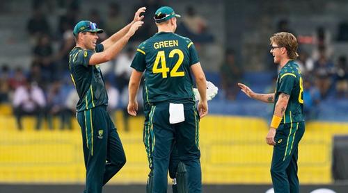 আয়ারল্যান্ডকে ৬৭ রানে হারিয়ে বিশ্বকাপ যাত্রা শুরু অস্ট্রেলিয়ার