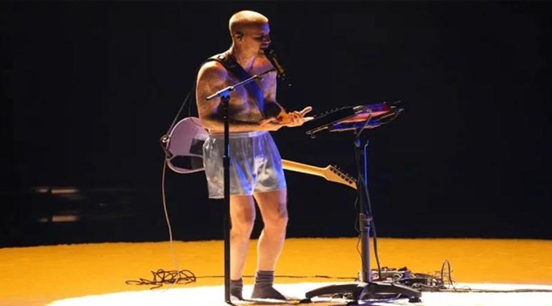 মঞ্চে শর্টস-মোজা পরে পারফর্ম, বিতর্কে জাস্টিন বিবার