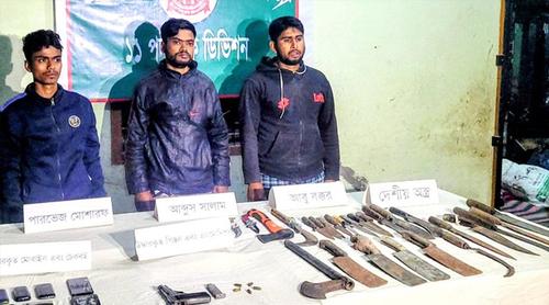 গুলিভর্তি পিস্তল ও দেশীয় অস্ত্রসহ বিএনপির তিন নেতাকর্মী গ্রেপ্তার