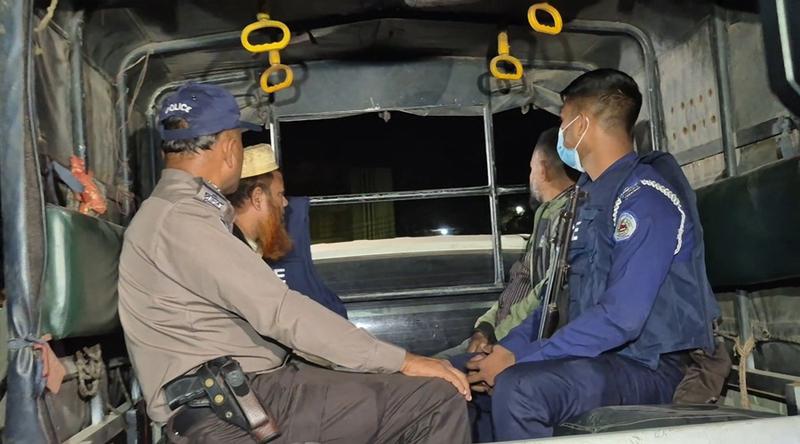 বগুড়ায় রাতে ভোটকেন্দ্রে ঢুকে জামায়াত নেতা আটক