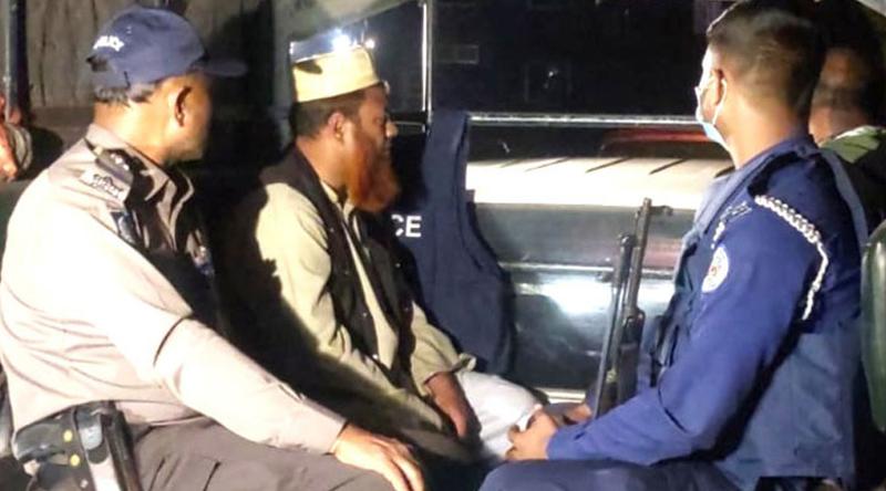 বগুড়ায় রাতে ভোটকেন্দ্রে অনুপ্রবেশের অভিযোগে জামায়াত নেতা আটক