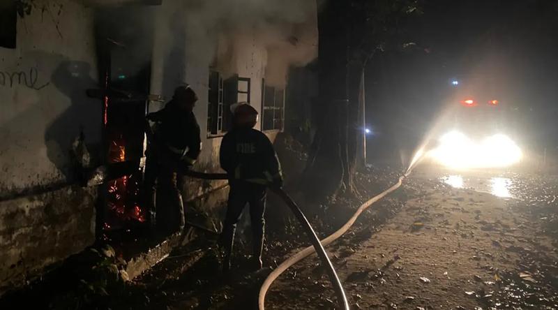 ভোটের আগের রাতে রাঙ্গুনিয়া স্বাস্থ্য কমপ্লেক্সের পরিত্যক্ত ভবনে আগুন