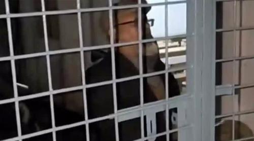 ফরিদপুরে রাতে ভোটকেন্দ্রে ঢুকে অবরুদ্ধ জামায়াত প্রার্থী