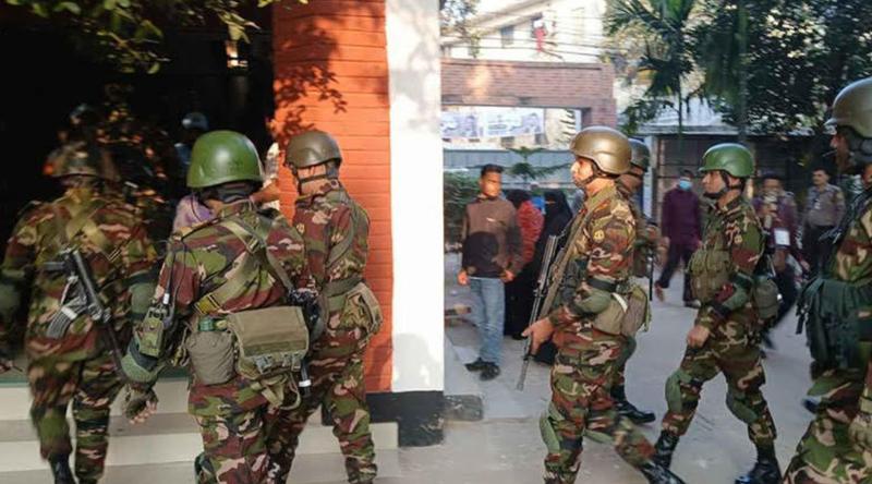 মির্জা আব্বাস মহিলা কলেজ কেন্দ্রে শাপলা কলির এজেন্টকে বাধা