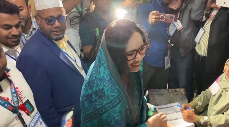 ভোট দিয়েছেন রুমিন ফারহানা