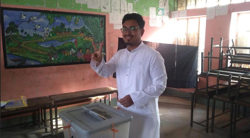 খাগড়াছড়িতে ভোট দিলেন ভিপি সাদিক কায়েম