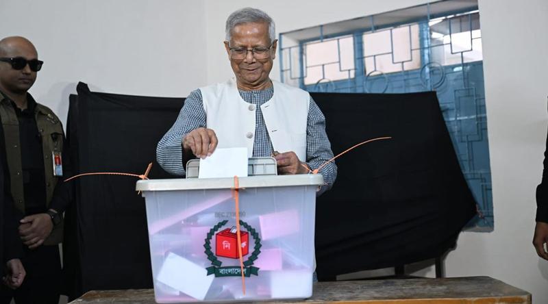 ভোট দিলেন প্রধান উপদেষ্টা