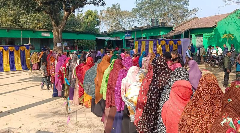 ঝিনাইদহে এক কেন্দ্রে দুই ঘণ্টায় ভোট পড়ল ১৪০০